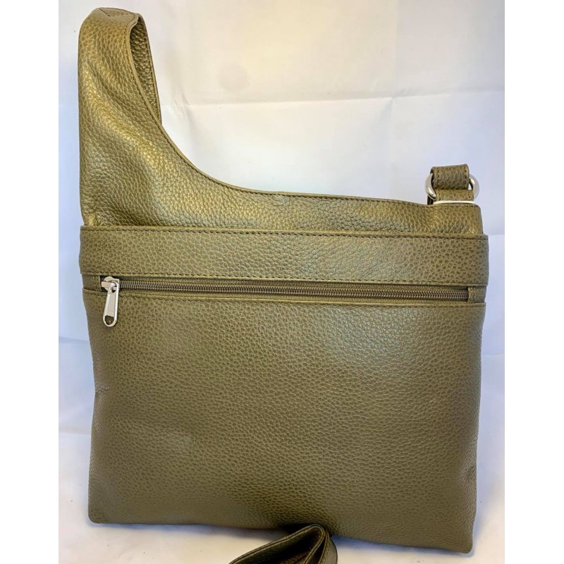 Florence Leather Market Shares Passion for Italian Artisan Craftsmanship •  Italia Living | Leather handbags, Italian leather handbags, Latest handbags